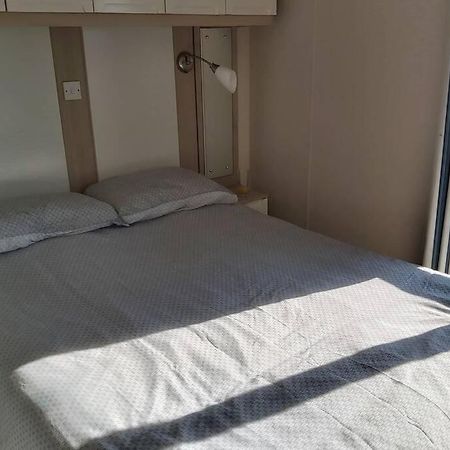 8 Berth Caravan At Parkdean Camber Sands Exterior photo