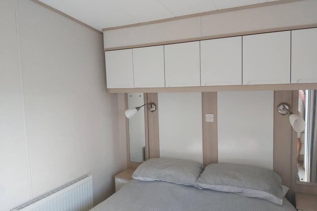 8 Berth Caravan At Parkdean Camber Sands Exterior photo