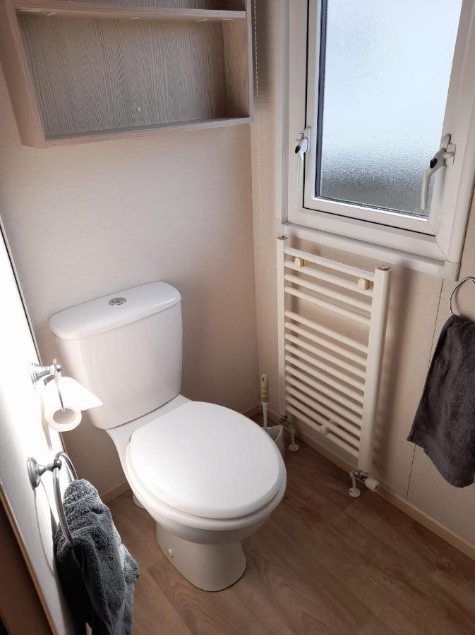 8 Berth Caravan At Parkdean Camber Sands Exterior photo