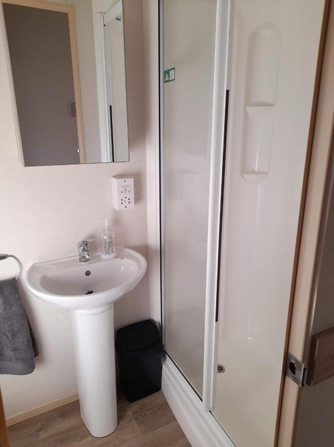 8 Berth Caravan At Parkdean Camber Sands Exterior photo
